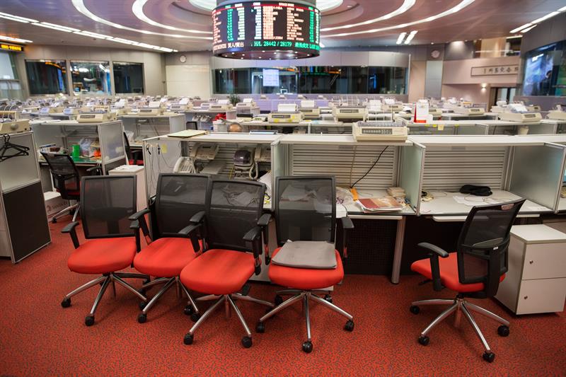  I-Hong Kong Stock Exchange iqala ngokunciphisa kancane kwamaphesenti angu-0.07