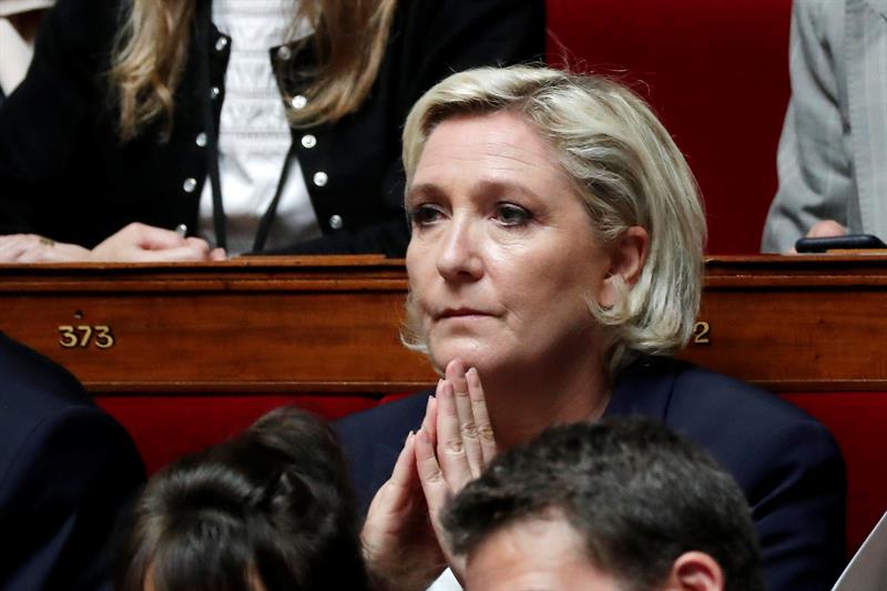  I-FN ne-Marine Le Pen, ibhange liyanqatshwa, lilahla ukusebenza kwezombangazwe